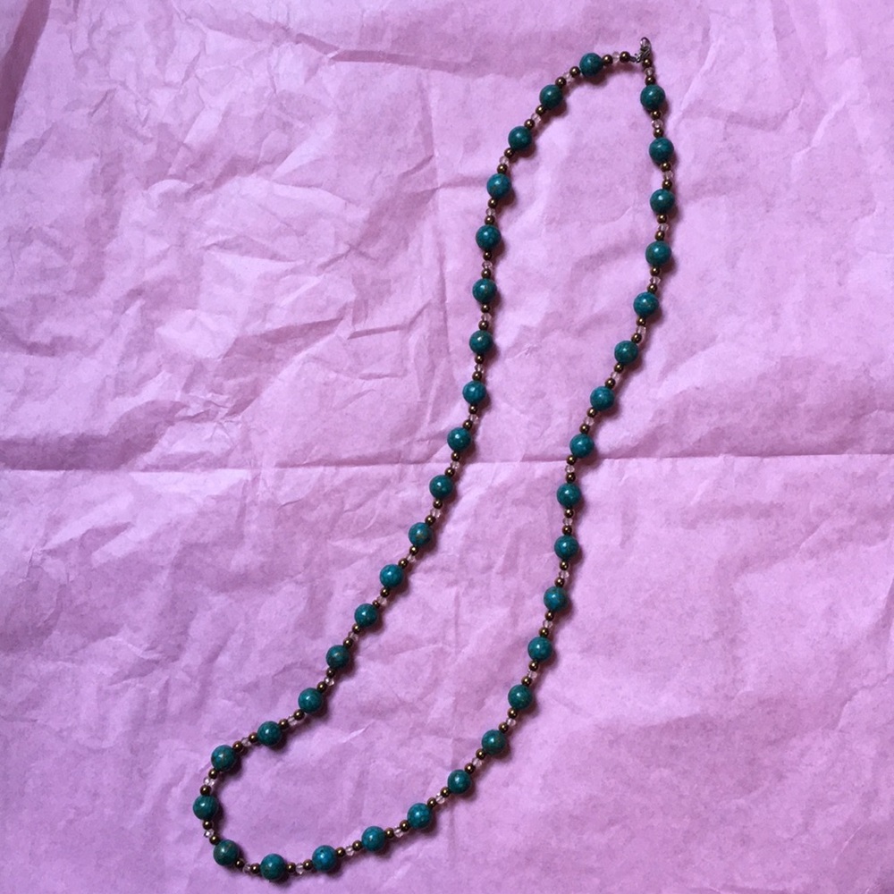 Free w/Women’s closet purchase Long necklace